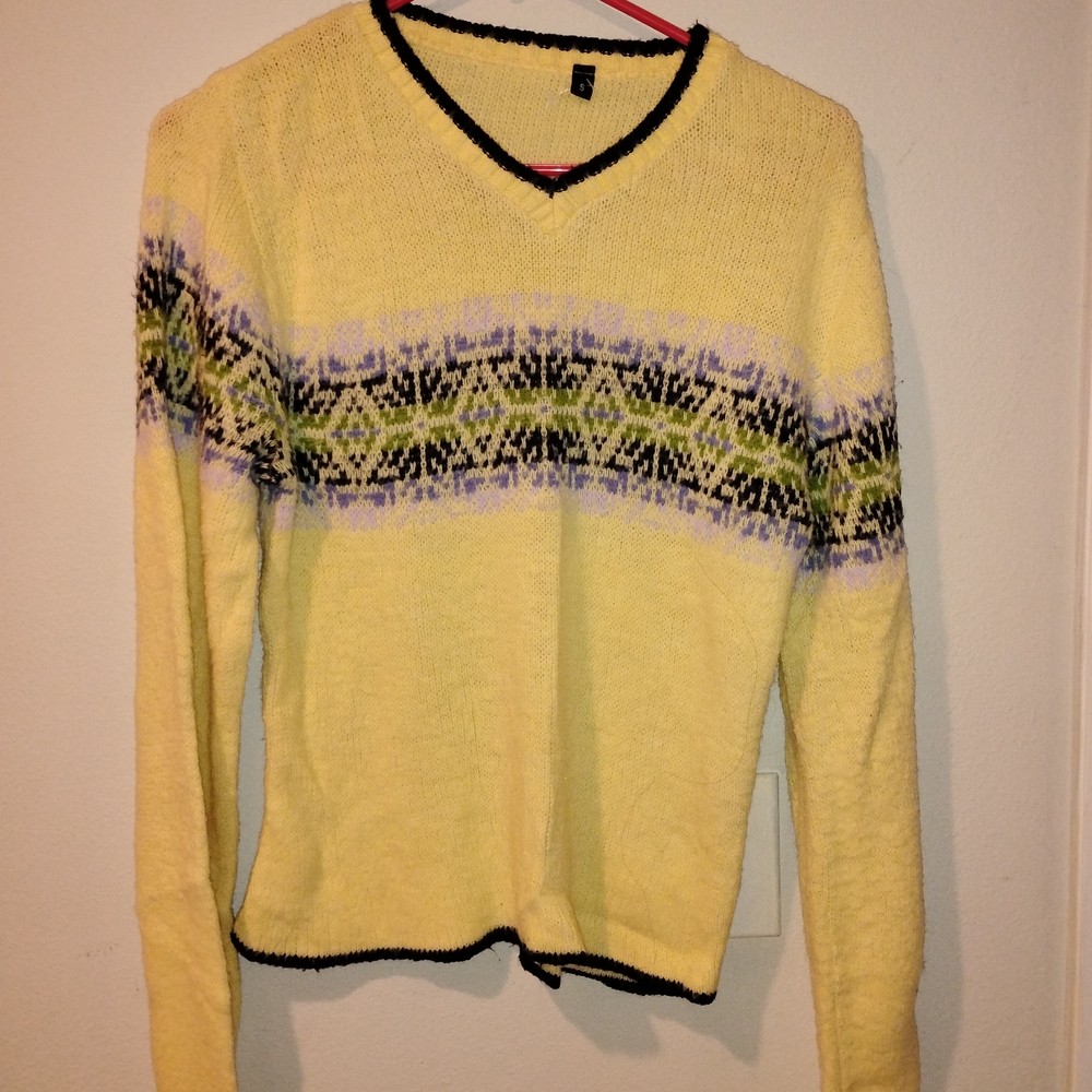 Chic Yellow V-Neck Sweater with Patterned Stripes